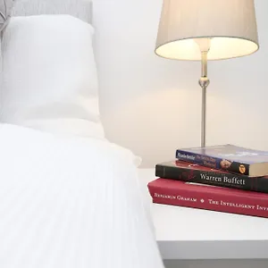 Pensión Premium Guesthouse, Fast Wi-fi, Street Free Parking, Central, Fully Equipped